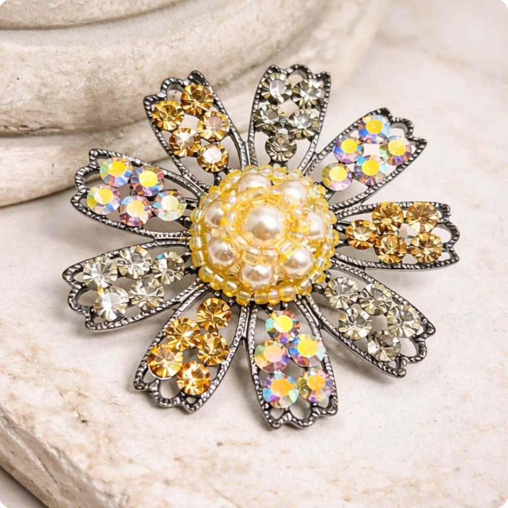 Vintage Rhinestone Starburst Flower Brooch Pearl‎ Center Statement